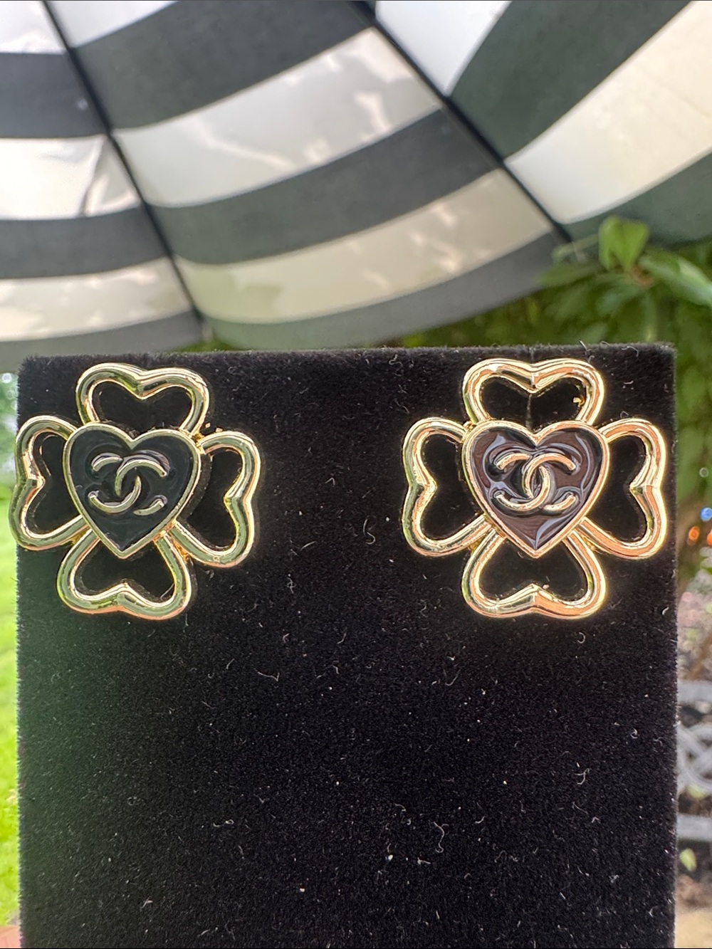 Earrings Gold-Tone Black Enamel Clover Heart Stud Earrings